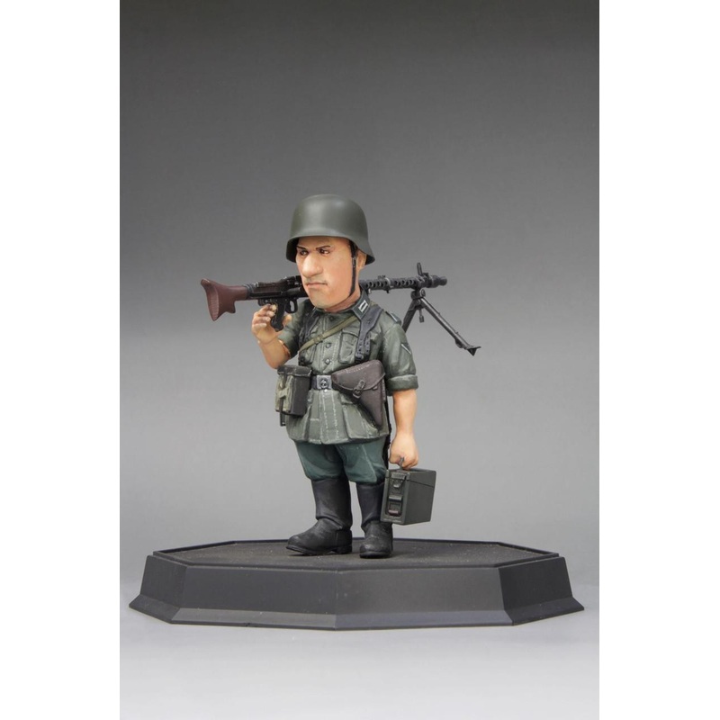 Fine Molds 1/12 WWII German Army Infantryman and MG34 Machine Gun Plastic Model