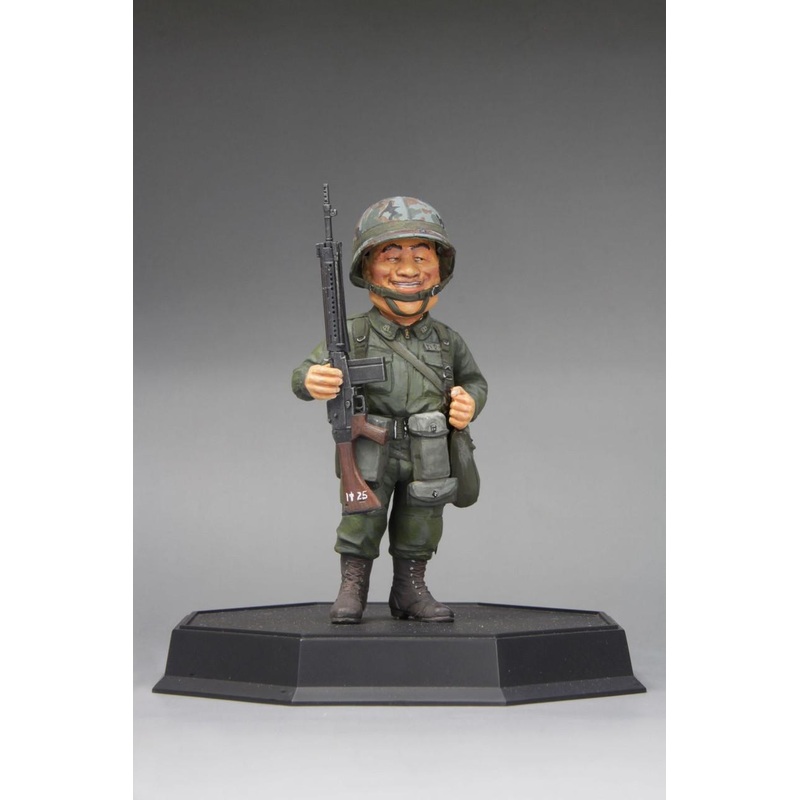Fine Molds 1/12 JGSDF Infantryman with Type 64 Assault Rifle Plastic Model