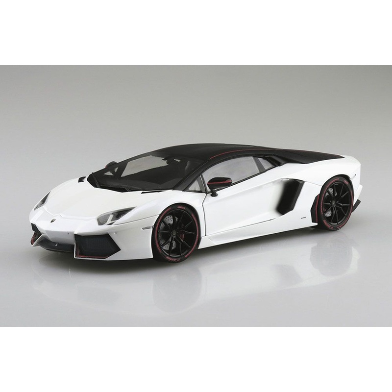 Aoshima 1/24 ’14 Lamborghini Aventador Pirelli Edition Plastic Model