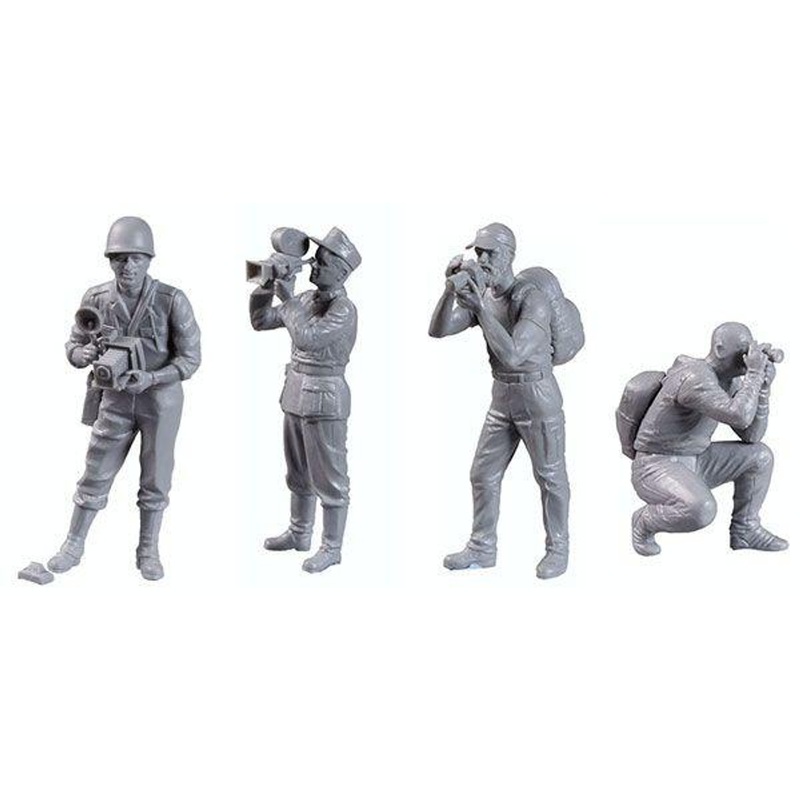 Platz 1/35 Battlefield Cameraman Figures Set Plastic Model