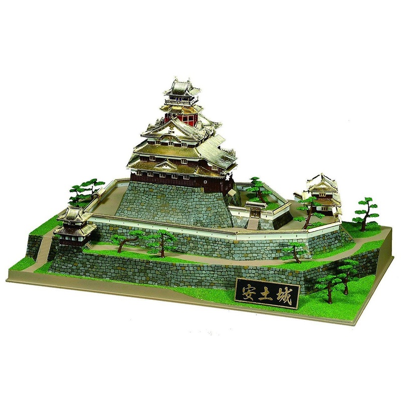 Doyusha DG6 Japanese Azuchi Castle DX Gold 1/360 Scale Plastic Model