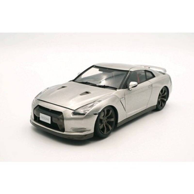 1:24 Nissan GTR