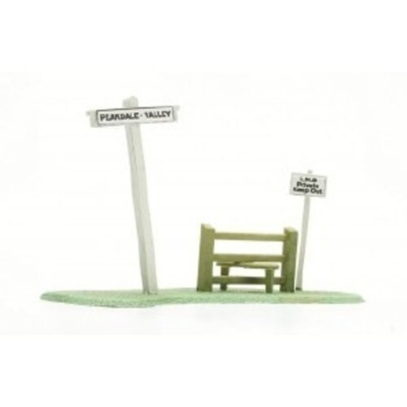 OO Unpainted Sign Post & Stile