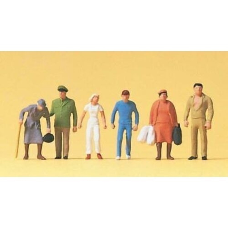 HO Passers-By w/Policeman