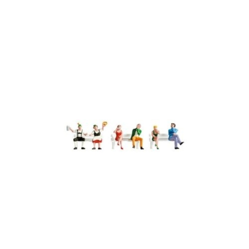 HO Sitting & Eating Travellers