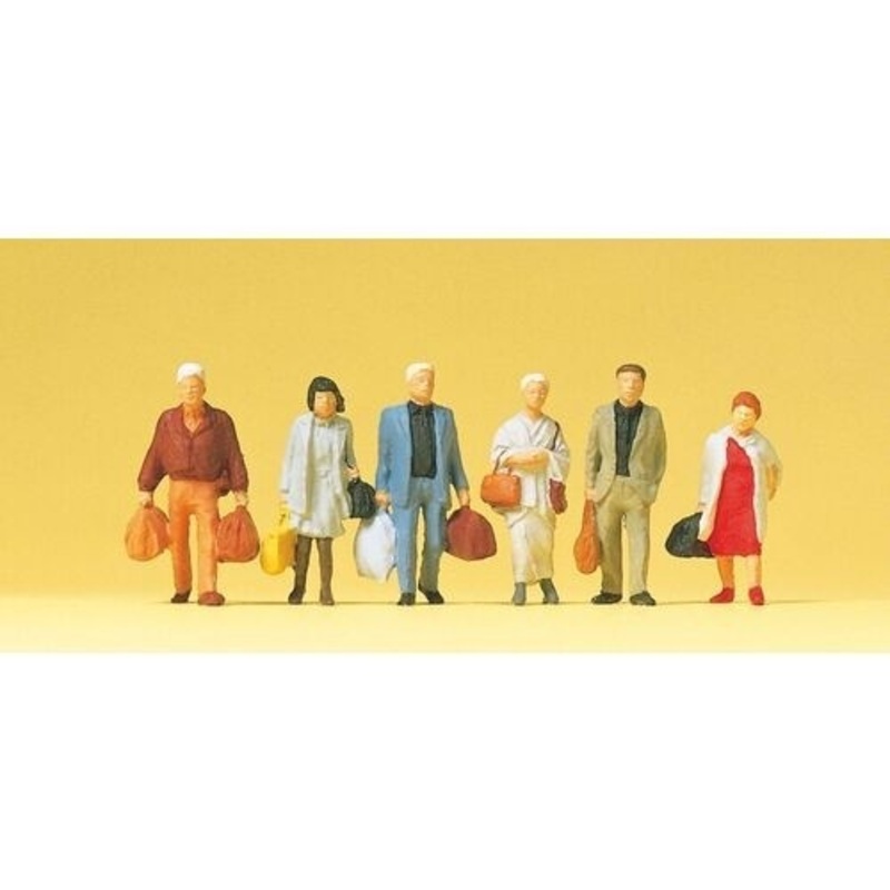 HO Walking Travellers