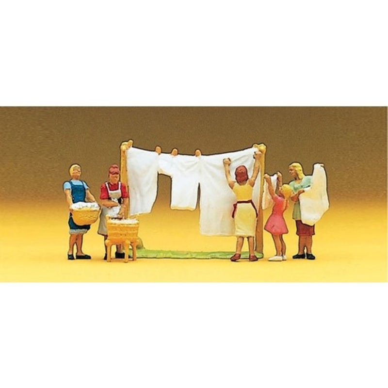 HO Women Hanging Laundry