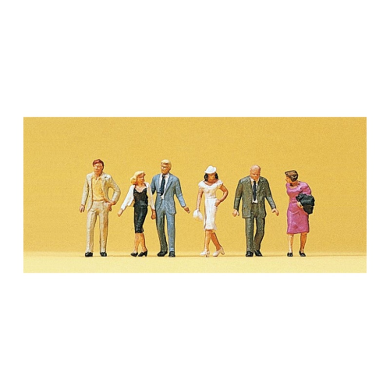 HO Passers-By Well Dressed